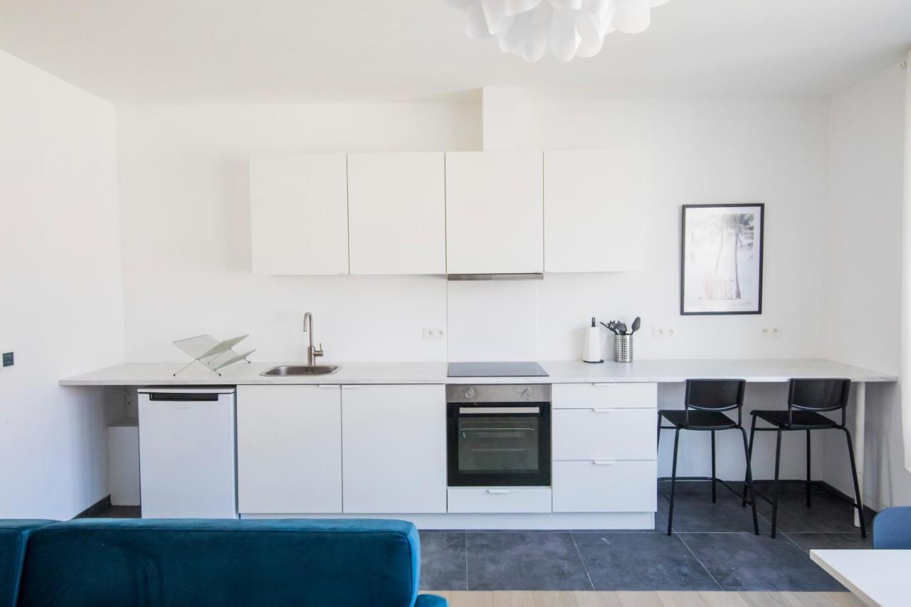 Travelease - Midi Bed & Breakfast Anderlecht ภายนอก รูปภาพ