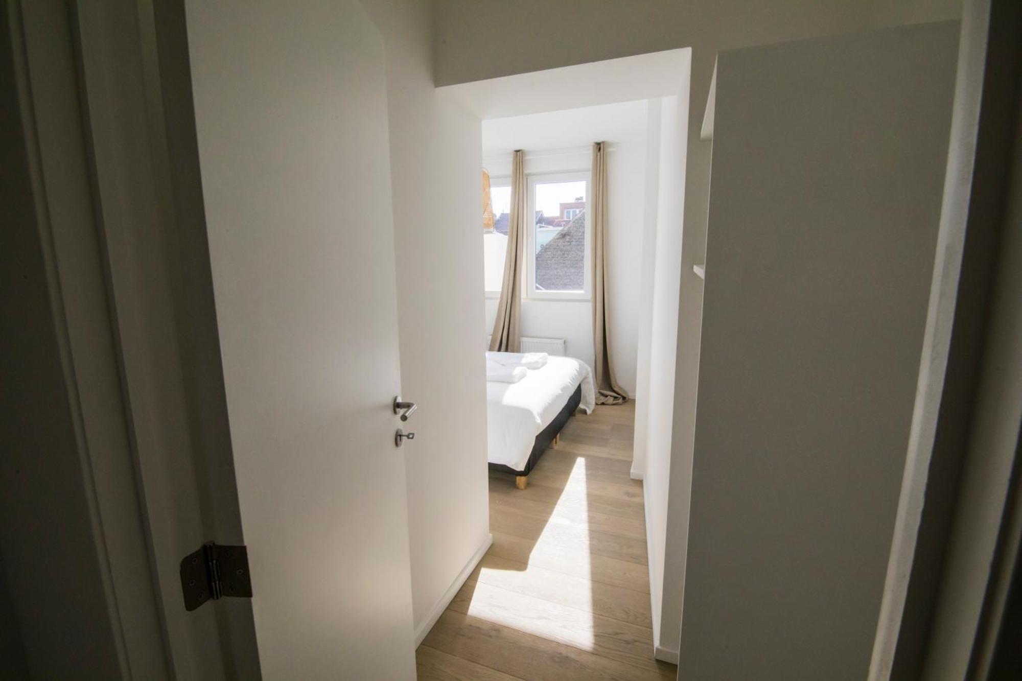 Travelease - Midi Bed & Breakfast Anderlecht ภายนอก รูปภาพ