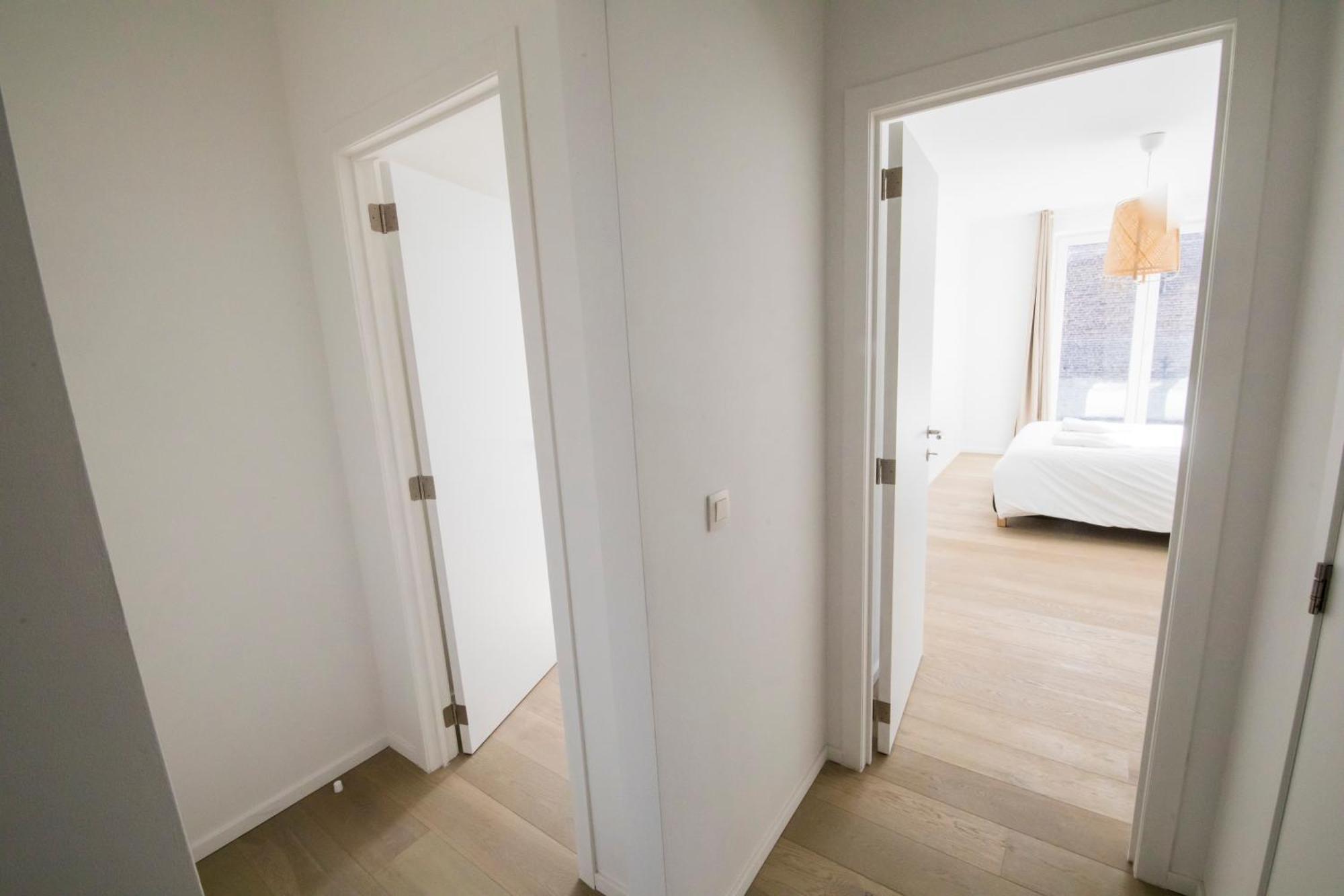 Travelease - Midi Bed & Breakfast Anderlecht ภายนอก รูปภาพ