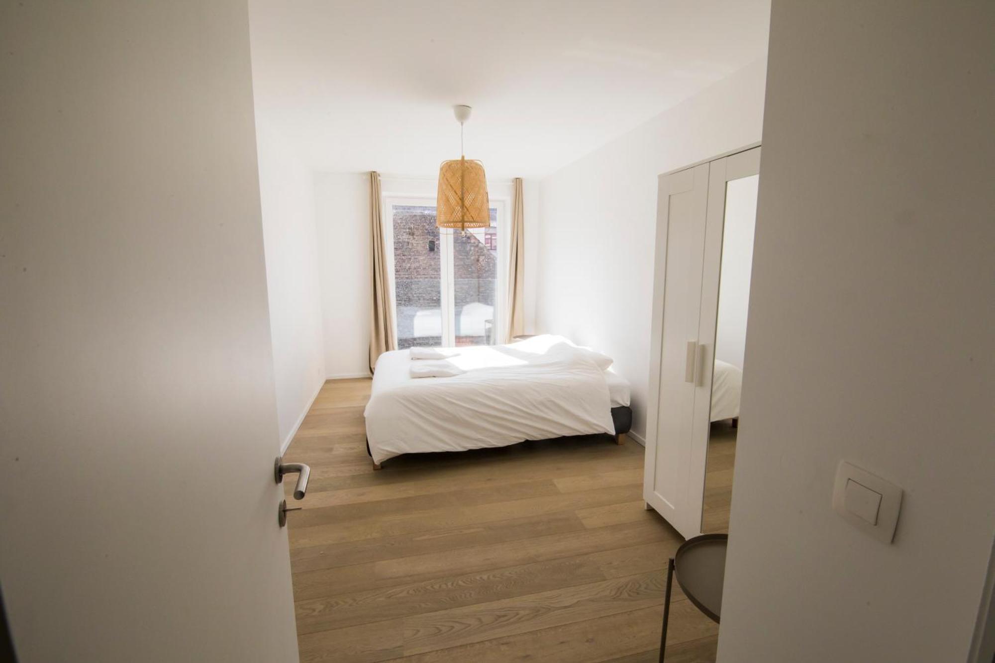 Travelease - Midi Bed & Breakfast Anderlecht ภายนอก รูปภาพ