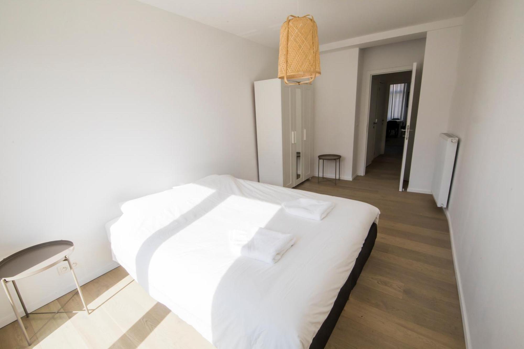 Travelease - Midi Bed & Breakfast Anderlecht ภายนอก รูปภาพ