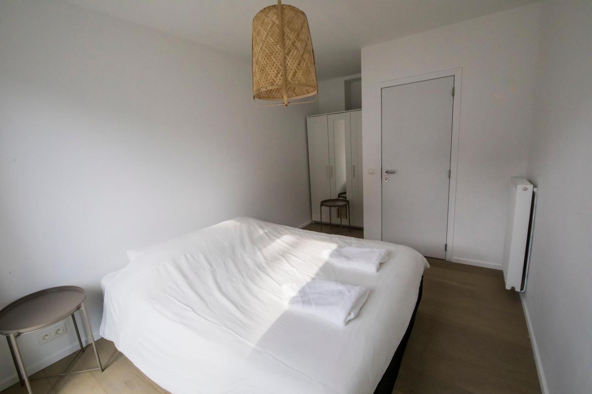 Travelease - Midi Bed & Breakfast Anderlecht ภายนอก รูปภาพ