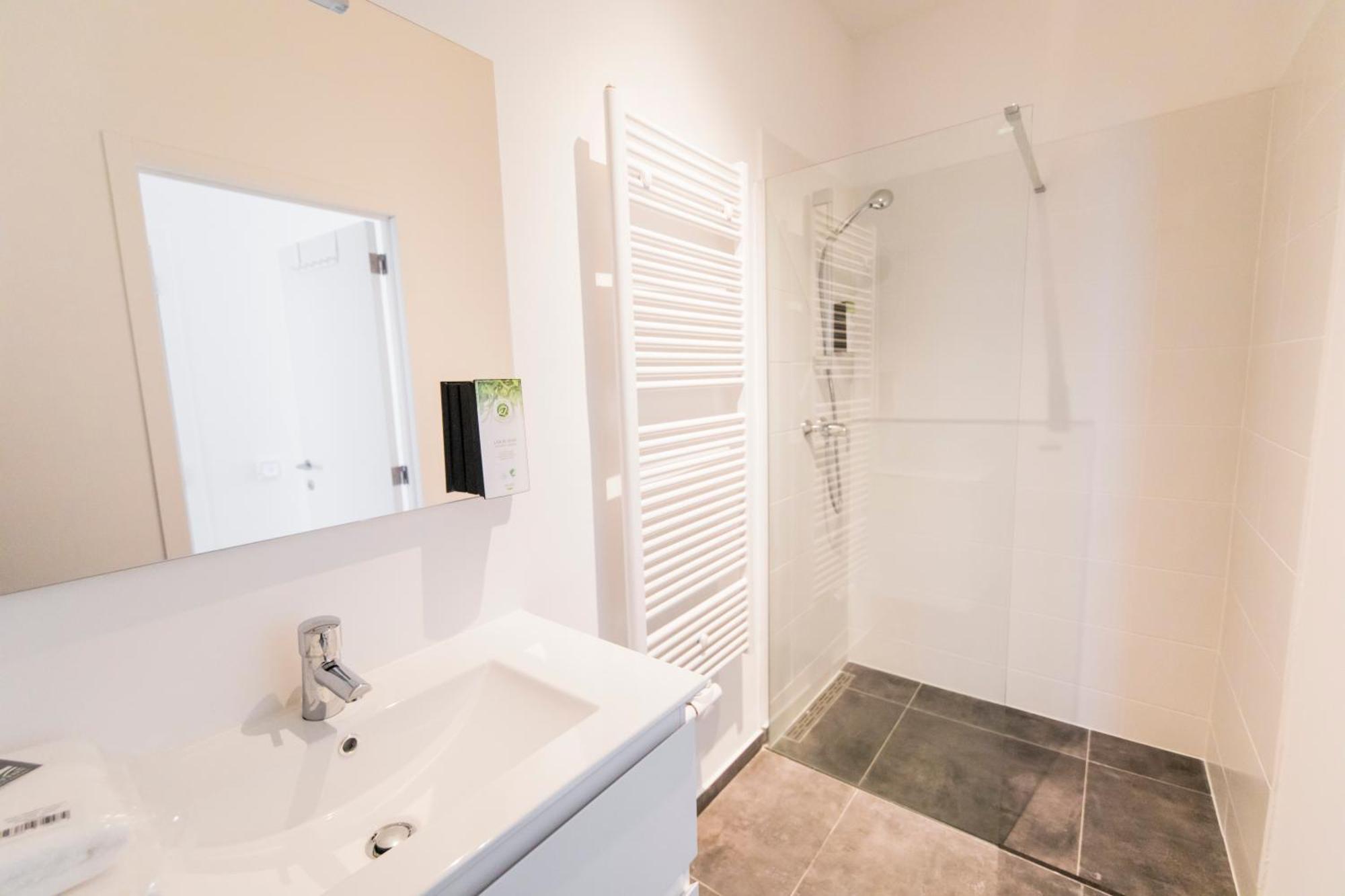 Travelease - Midi Bed & Breakfast Anderlecht ภายนอก รูปภาพ