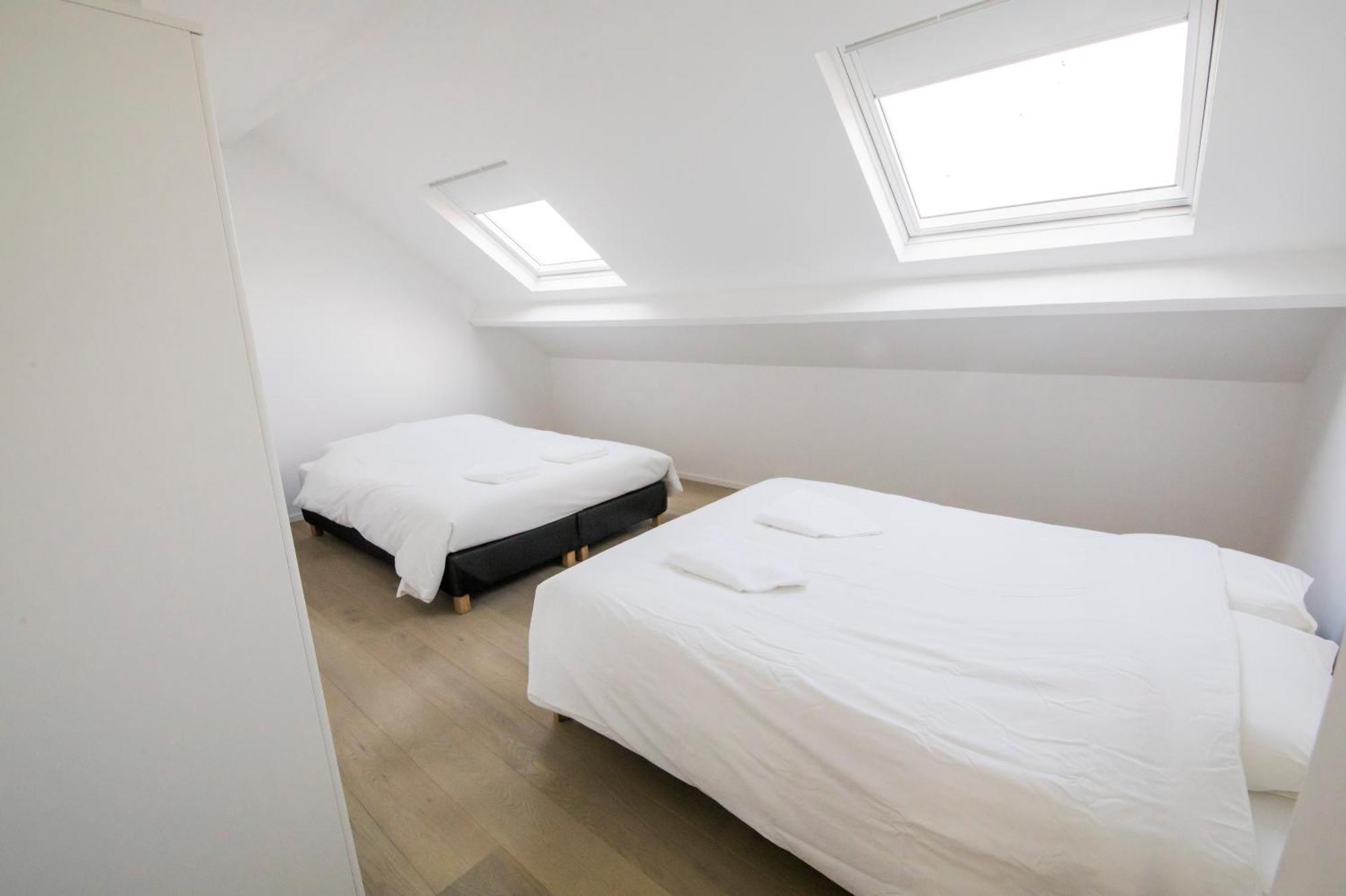 Travelease - Midi Bed & Breakfast Anderlecht ภายนอก รูปภาพ
