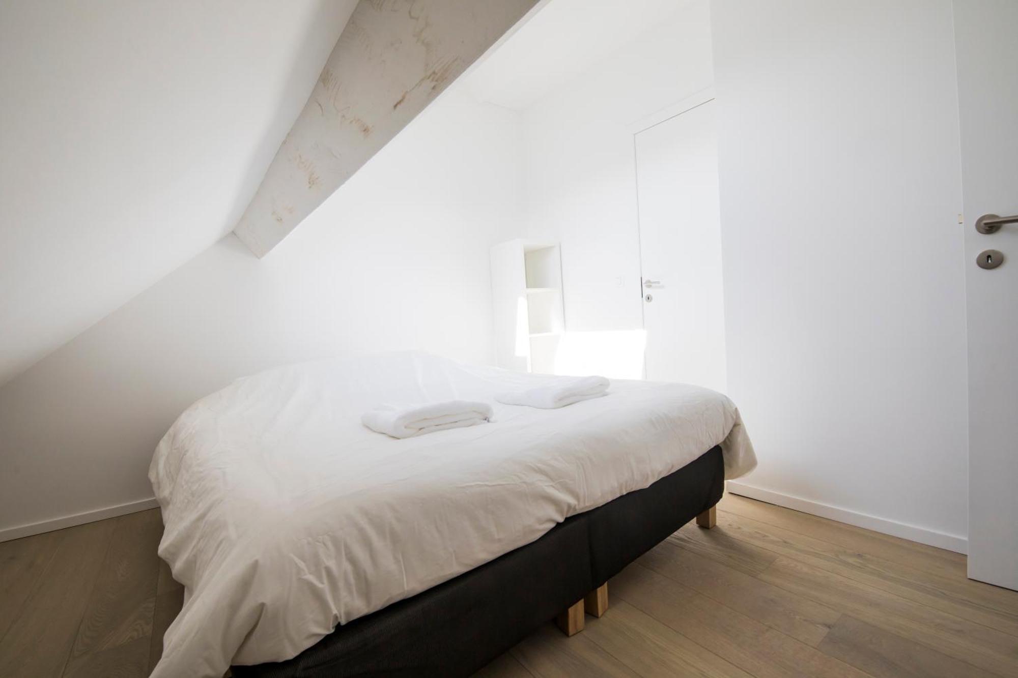 Travelease - Midi Bed & Breakfast Anderlecht ภายนอก รูปภาพ